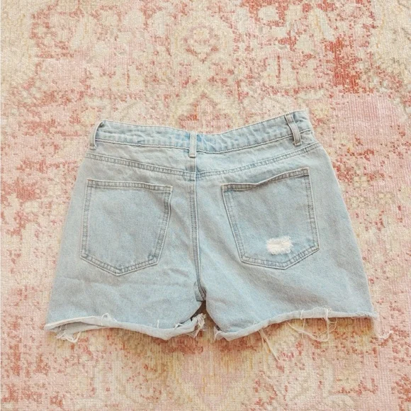 Edikted, Woman’s Tomboy Low Rise Denim Shorts Light Blue - Picture 2 of 3